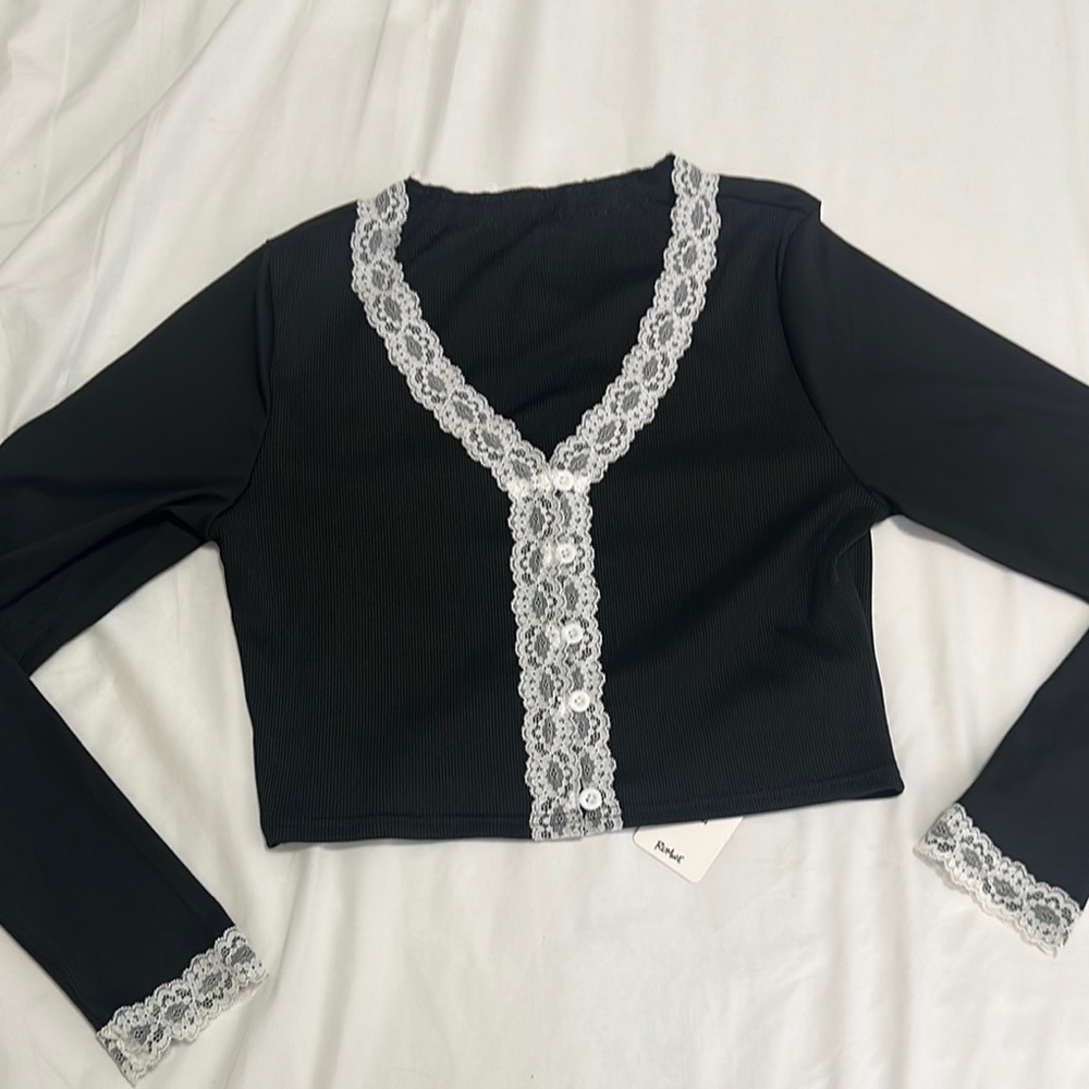 NWT cropped long sleeve lace trim button up shirt medium